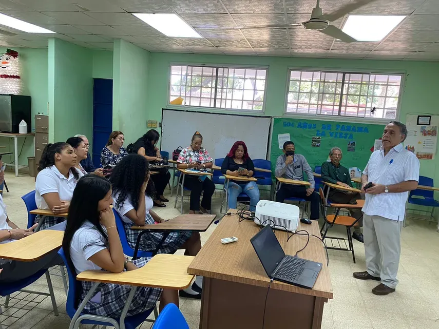 Escuela Elena Ch. de Pinate. Ministra Lucy Molinar