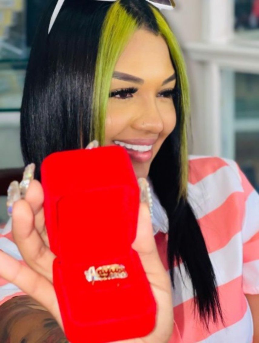 Anyuri revela momento de su vida y con emoción, muestra el anillo de sus sueños