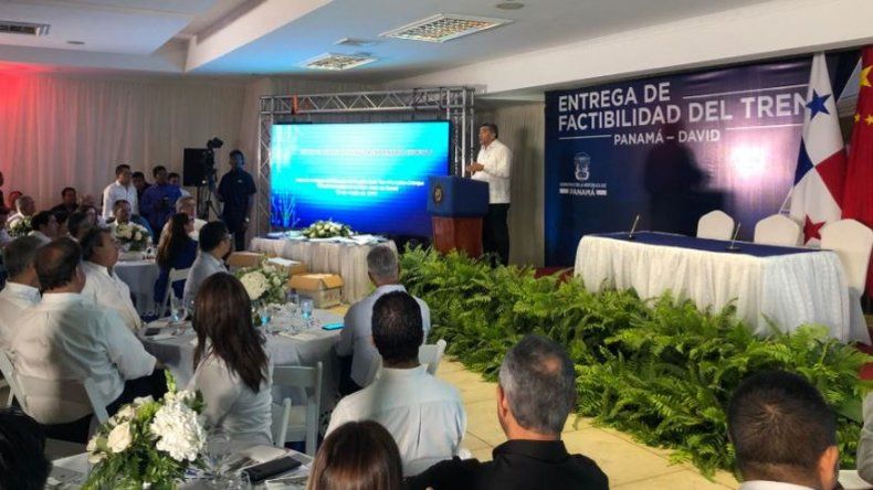 Entregan estudio de factibilidad para la construcción del tren Panamá-David