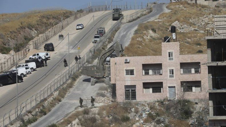 Israel derriba docenas de casas palestinas en Jerusalén Este