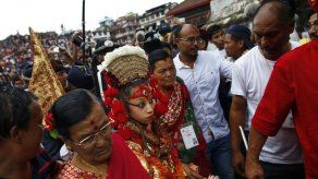 Hindúes y budistas convocan a la lluvia en el festival Indra Jatra de Nepal