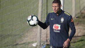 Richarlison espera enfrentar a Argentina tras sufrir paperas