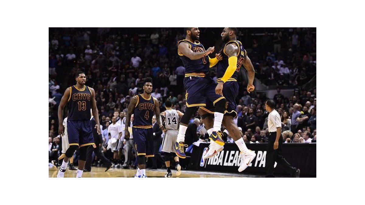 Irving, Smith y LeBron de gala el domingo en triunfo de Cavaliers
