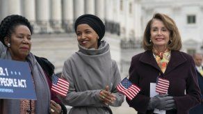 Trump tuitea video alterado de Omar; demócratas la defienden