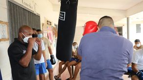 Roberto “La Araña”Vásquez comparte jornada boxística con jóvenes privados de libertad en Chiriquí.