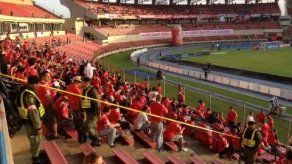 Fanaticada panameña empieza a llegar al Rommel Fernández para partido