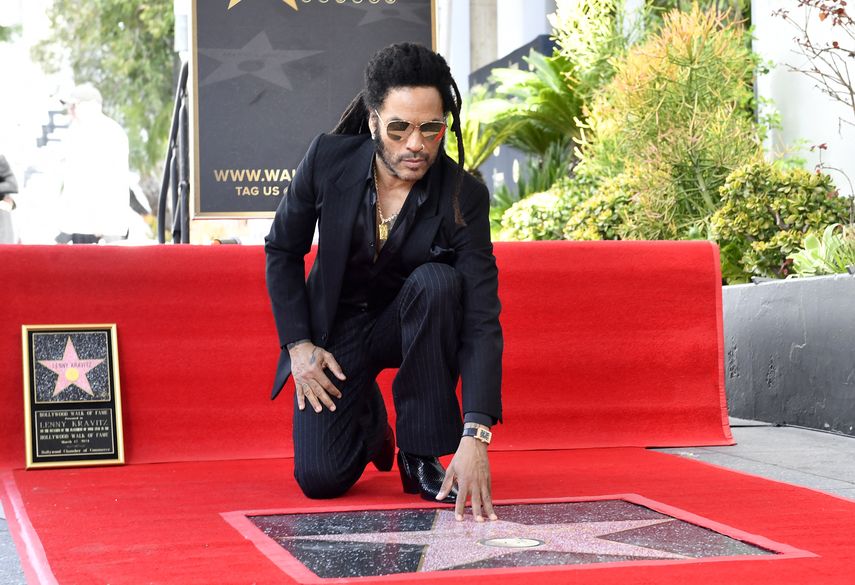 Lenny Kravitz recibe su estrella en el Paseo de la Fama y su hija le saca lágrimas