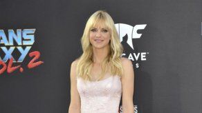 Anna Faris cambia a Chris Pratt por su hijo en estreno de su último filme