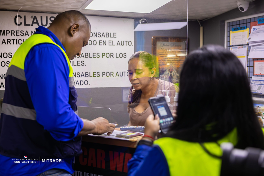 MITRADEL detectó 11 extranjeros sin permisos de trabajo.