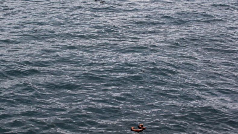 Desaparecen 11 al hundirse barco en Hong Kong