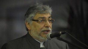 Paraguay: critican a Lugo por sus 75 viajes al exterior