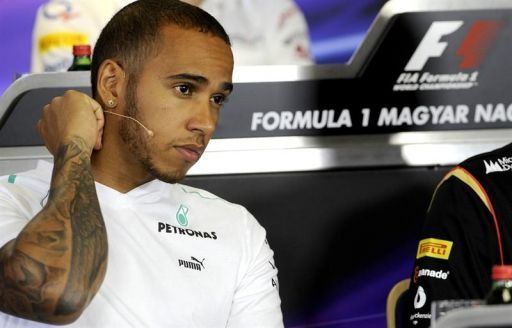 Hamilton espera que las nuevas reglas ayuden a frenar el dominio de Red Bull