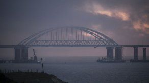 Ucrania sopesa ley marcial tras disparos de Rusia a navíos