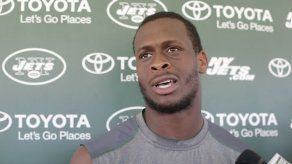 Compañero manda a Geno Smith al hospital de una trompada