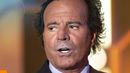 Julio Iglesias responde a denuncias por presuntos delitos sexuales y trata de personas. Julio Iglesias responde a denuncias por presuntos delitos sexuales y trata de personas.