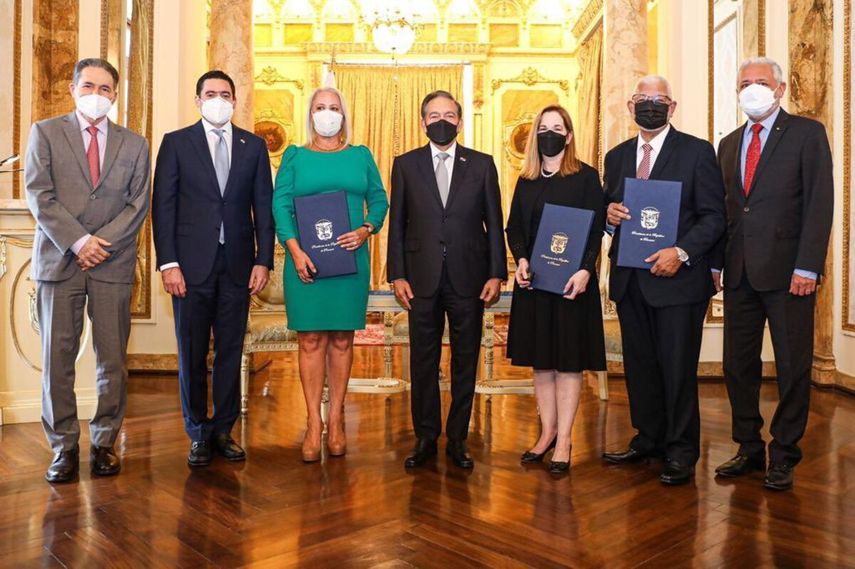 De izq. a der.: Aristides Royo