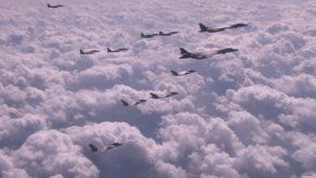 Cazas de EEUU sobrevuelan la península coreana en ejercicios militares
