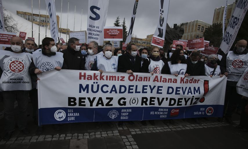 La inflación en Turquía subió a casi 49% en enero