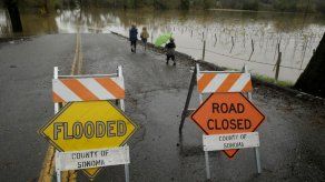 Caen más lluvias en el anegado norte de California