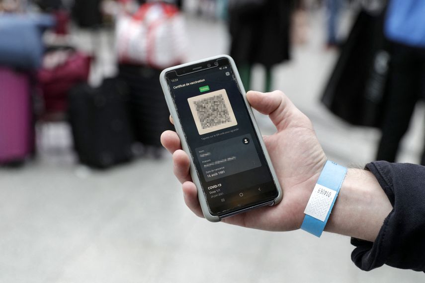 El administrador de la AIG también señaló que ya el QR le aparece en verde a las personas que tienen su tercera dosis y los que tienen dos dosis les aparece el QR en amarillo.