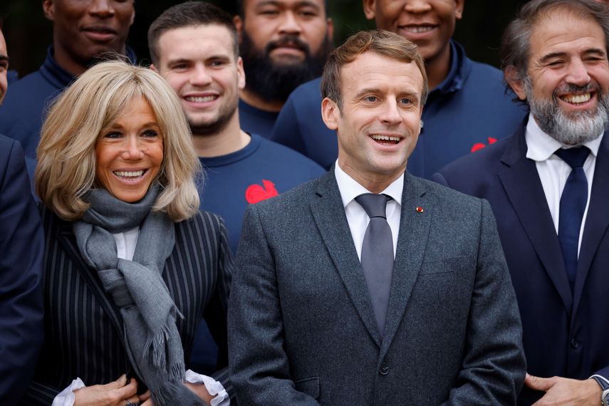 Brigitte Macron junto a su esposo