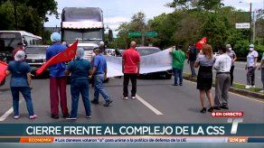Administrativos y funcionarios de compras y tesorería de la CSS protestan