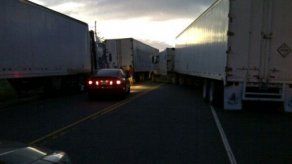 Camioneros bloquean Interamericana en varios puntos