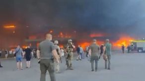 Al menos 10 muertos y más de 40 heridos en ataque con misil en centro comercial de Ucrania