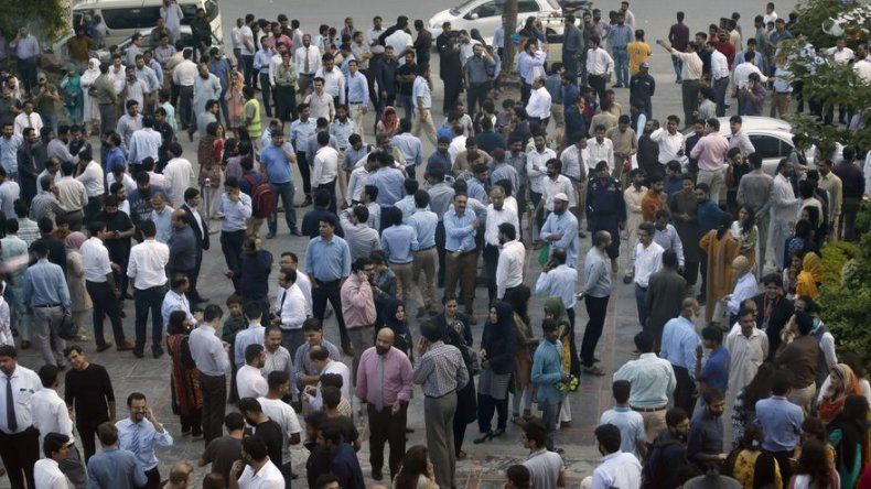 22 muertos, 700 heridos por sismo en noreste de Pakistán