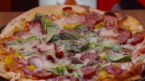 Receta: Pizza de jamón con chorizo y pimentón