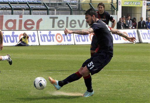 Tripleta del chileno Pinilla le da la victoria al Cagliari