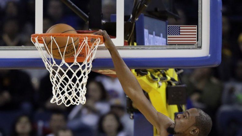 Warriors vencen a los Mavericks y suman 8vo triunfo al hilo