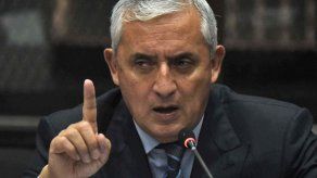 Juez embarga seis cuentas a la hija y la esposa del expresidente Pérez Molina