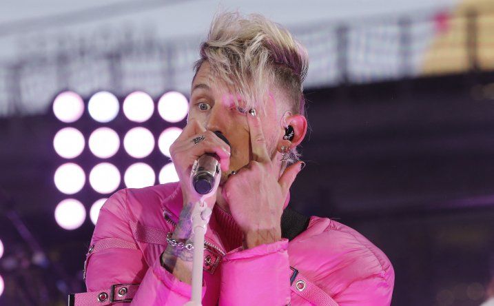 Machine Gun Kelly lanzará su propia línea de esmaltes