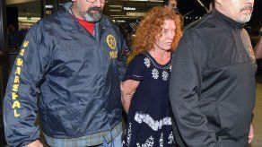 Madre de estadounidense prófugo ya está detenida en EEUU