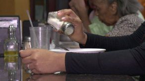 Retirarán saleros de mesas de 400 restaurantes para reducir hipertensión