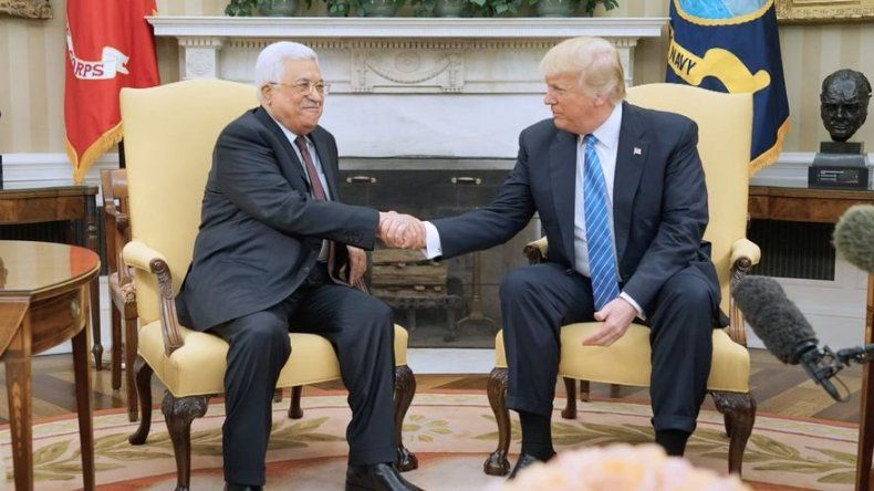 Trump pide a Abás que promueva la paz con Israel