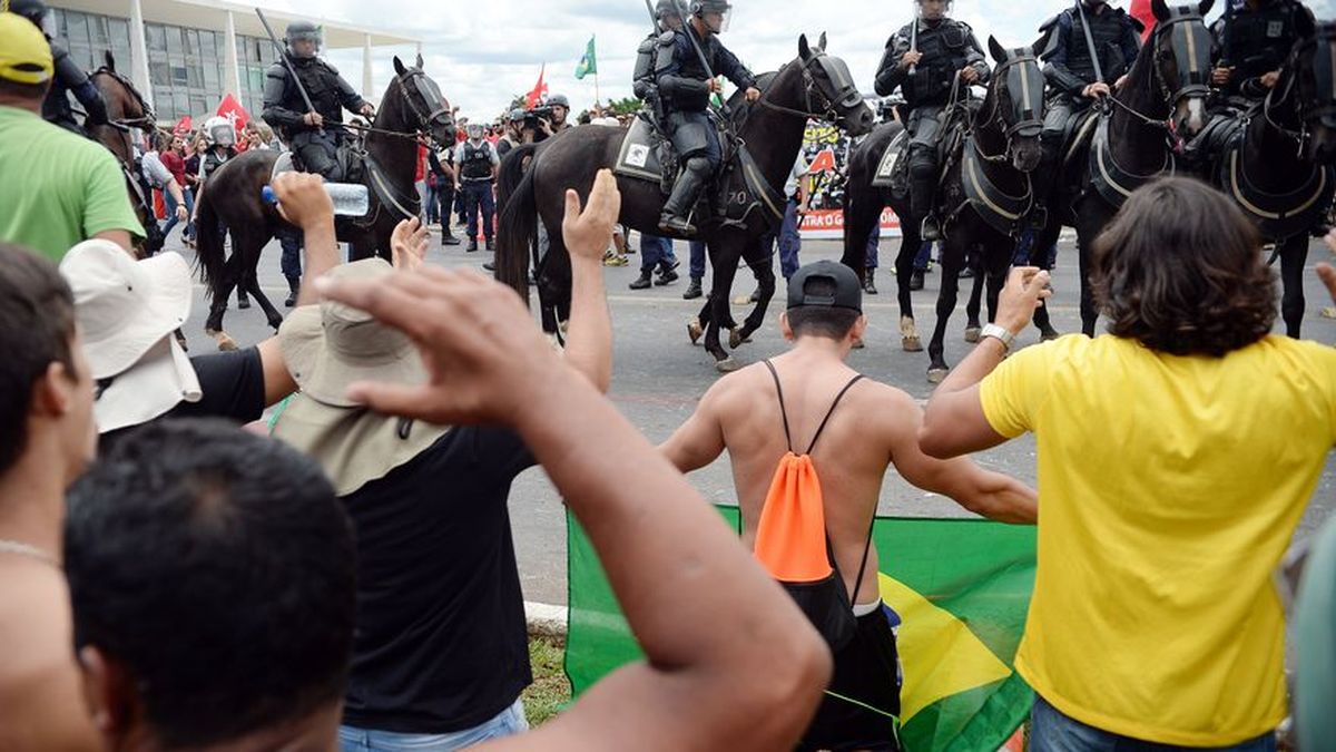 Policía Militarizada Dispersa Protestas Contra Rousseff Y Lula En Sao Paulo 7669