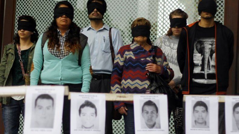 Maestros mexicanos toman sedes de tribunal electoral y fiscalía en Guerrero