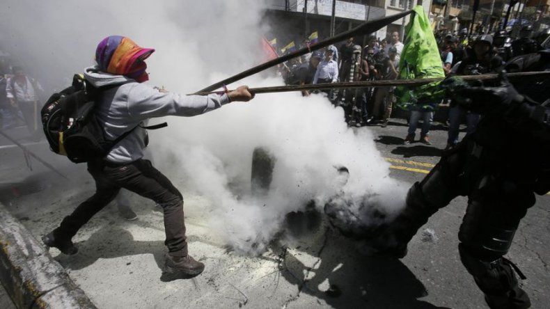 Ecuador: Incidentes mientras Asamblea debate reformas