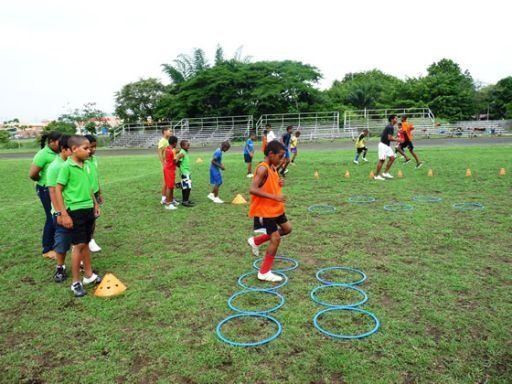 Clubes de LPF dan clínicas de fútbol en Cruzada Juvenil por la Paz