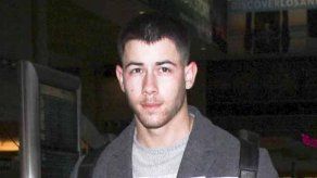 Nick Jonas aún le lleva su ropa sucia a su madre