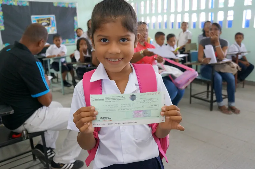 Los estudiantes recibirán los pagos de manera escalonada Los estudiantes recibirán los pagos de manera escalonada