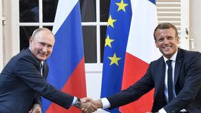 Vladimir Putin, presidente de Rusia y Emmanuel Macron, presidente de Francia.