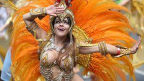 El carnaval de Notting Hill celebra su día grande al ritmo de los tambores