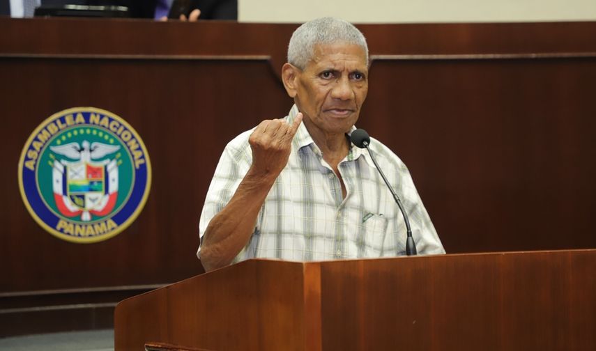 Héctor Ávila, representantes de organizaciones de jubilados y pensionados. Héctor Ávila, representantes de organizaciones de jubilados y pensionados.