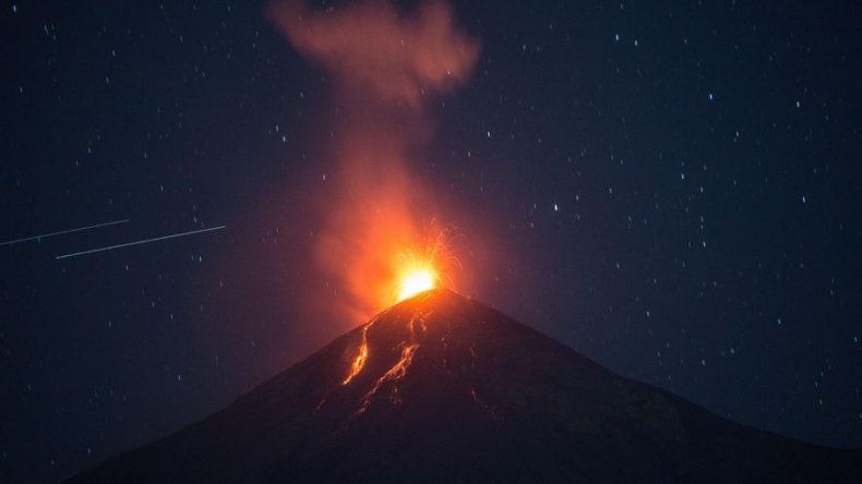 Volcanes Pacaya, Fuego y Santiaguito matienen patrón eruptivo en Guatemala