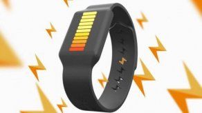 Desarrollan pulsera que recarga el móvil durante la masturbación