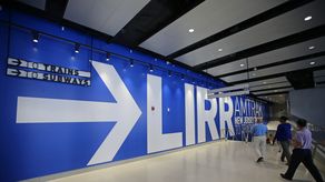 El plan ha provocado críticas de asociaciones vecinales, según las cuales la construcción perjudicará una zona vibrante y desplazará a residentes y negocios.