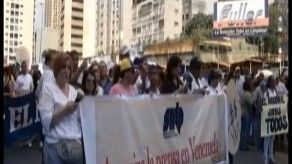 Periodistas venezolanos marchan en defensa de sus puestos de trabajo